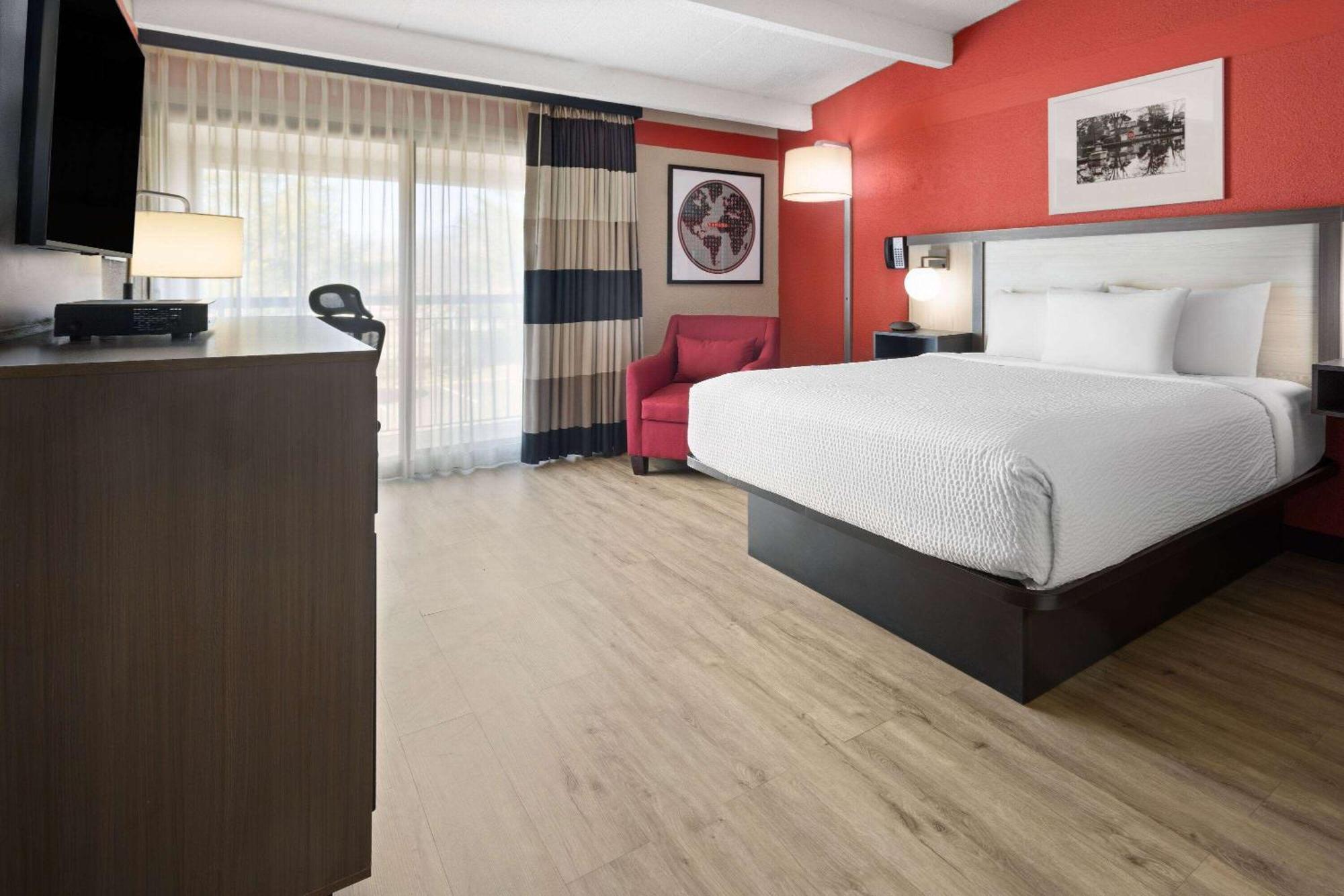 فندق Ramada By Wyndham بارسيباني المظهر الخارجي الصورة