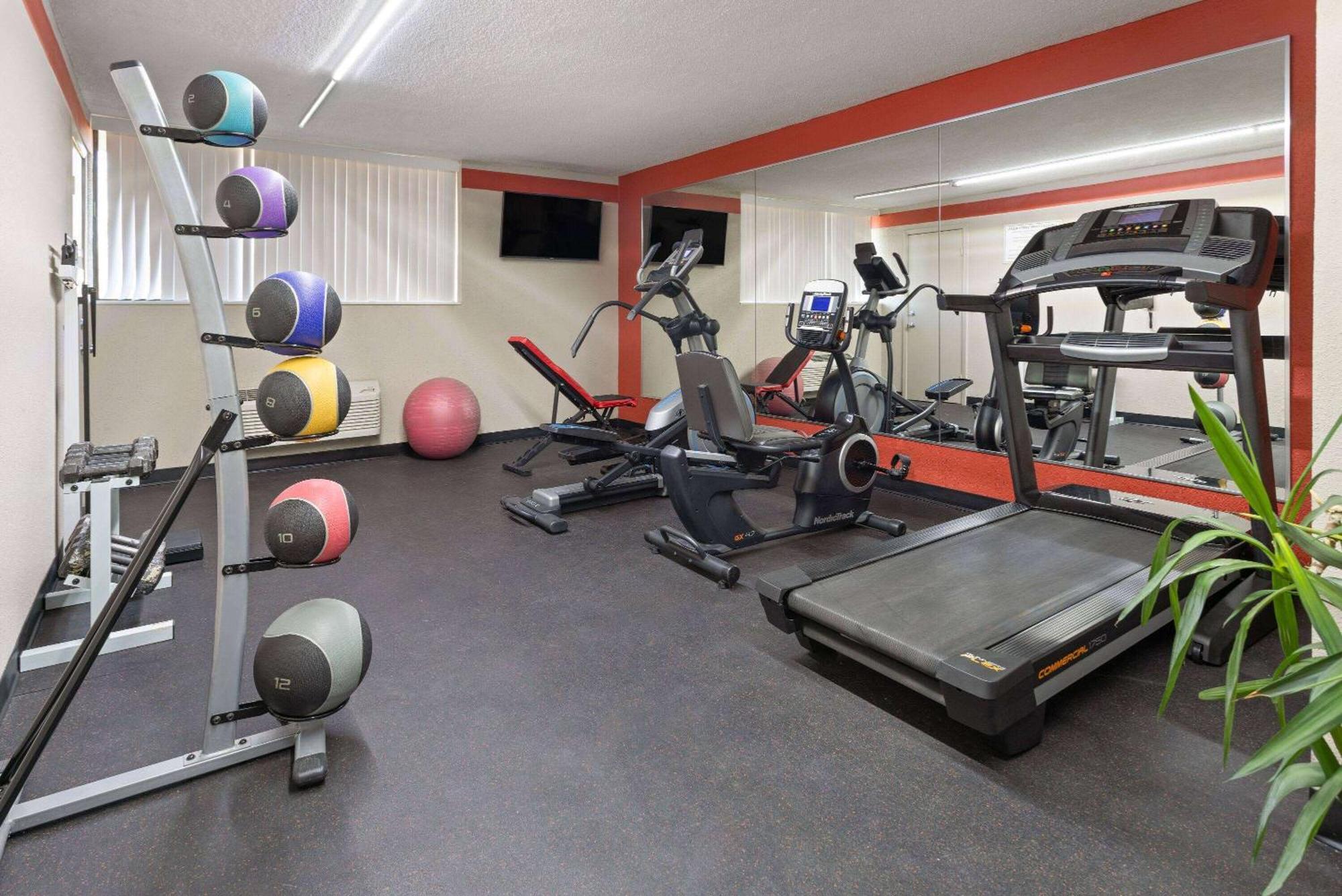 فندق Ramada By Wyndham بارسيباني المظهر الخارجي الصورة