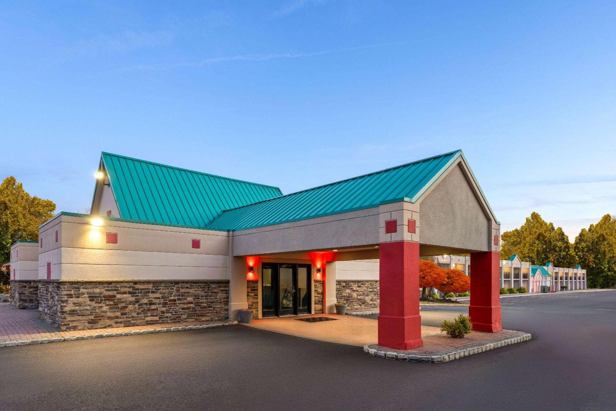 فندق Ramada By Wyndham بارسيباني المظهر الخارجي الصورة